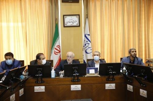 پاسخگویی معاون وزیر صمت درباره ی رشد فعالیت شهرک های صنعتی در کمیسیون صنایع