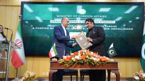 امضای سند برنامه راهبردی همکاریهای تجاری ۵ ساله میان ایران و پاکستان